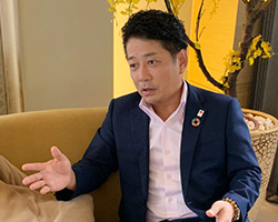 写真:本岡 玲二